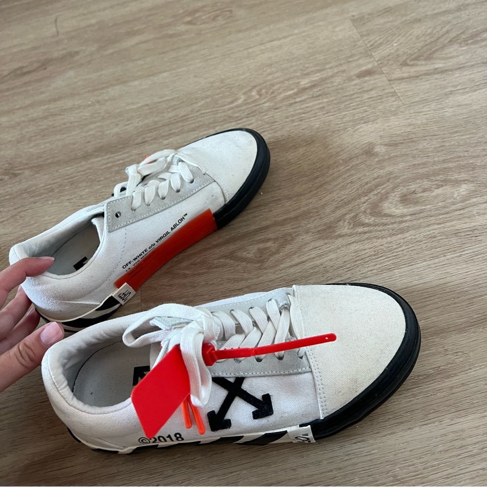 Off White Authentic. - Picture 2 of 3